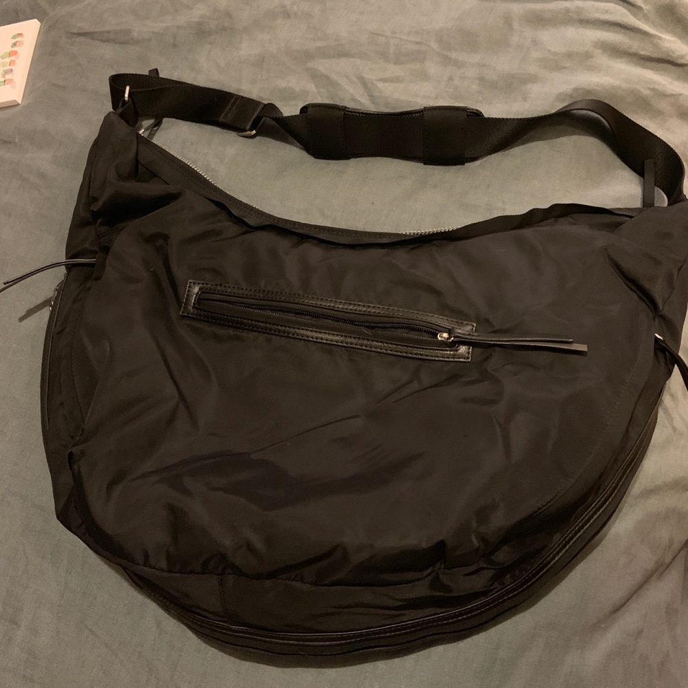 LULULEMON NYLON BLACK CROSS BODY GYM BAG